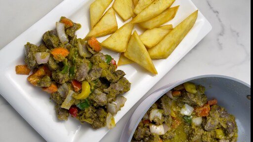 Yam fries with gizzard / chicken wings image