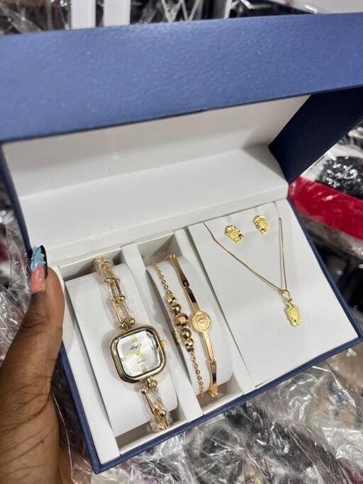 Fashion 4pcs/set watch and bracelet women set party birthday gifts jewelry wrist watch clock