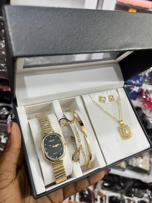 Fashion 4pcs/set watch and bracelet women set party birthday gifts jewelry wrist watch clock