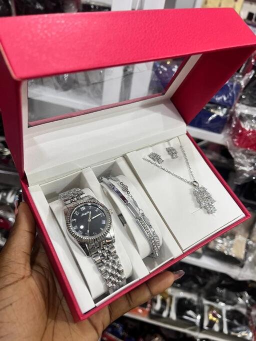 Fashion 4pcs/set watch and bracelet women set party birthday gifts jewelry wrist watch clock