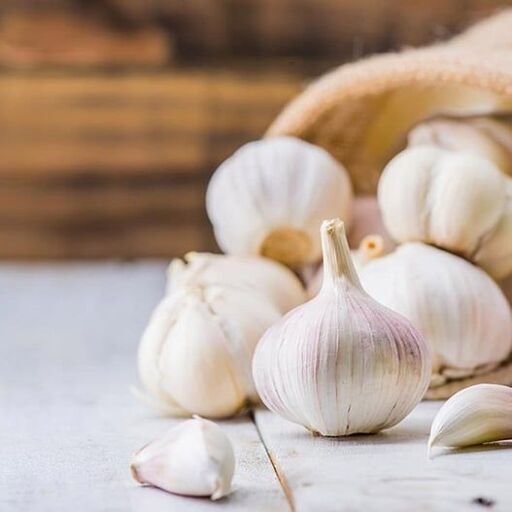 Organic garlic (set of 3 cloves) image