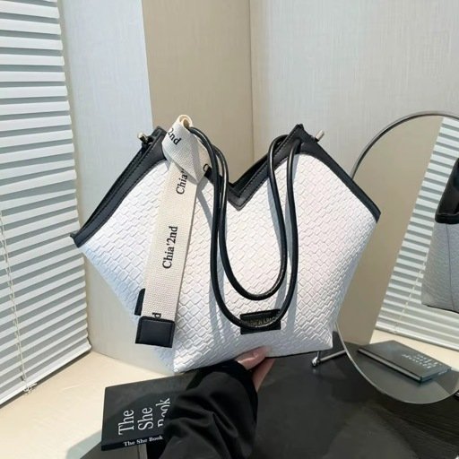 Ladies tote bags image